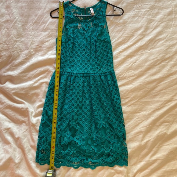 XHILARATION Sleeveless lace dress with zippered back green SMALL - Picture 9 of 12